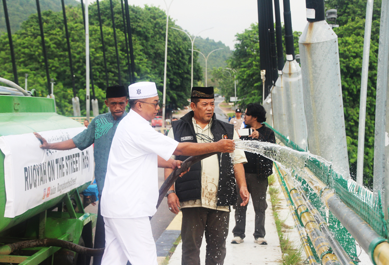RoS Batam Marks World Suicide Prevention Day with a 5,000 Liter Ruqyah Cleansing Barelang I Bridge