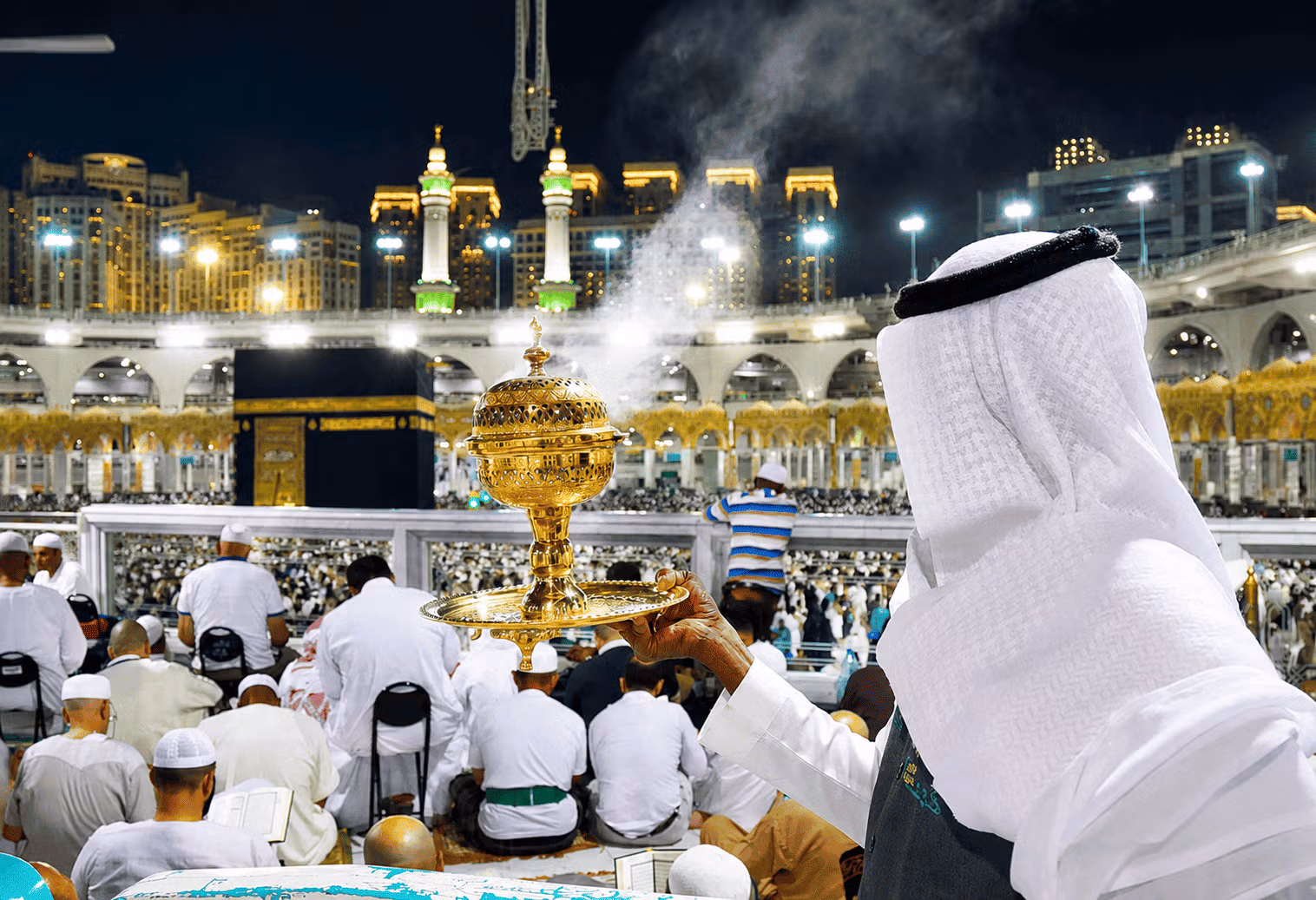 Bagaimana Hukumnya Membakar Dupa Bukhur atau Kemenyan dalam Syariat Islam?