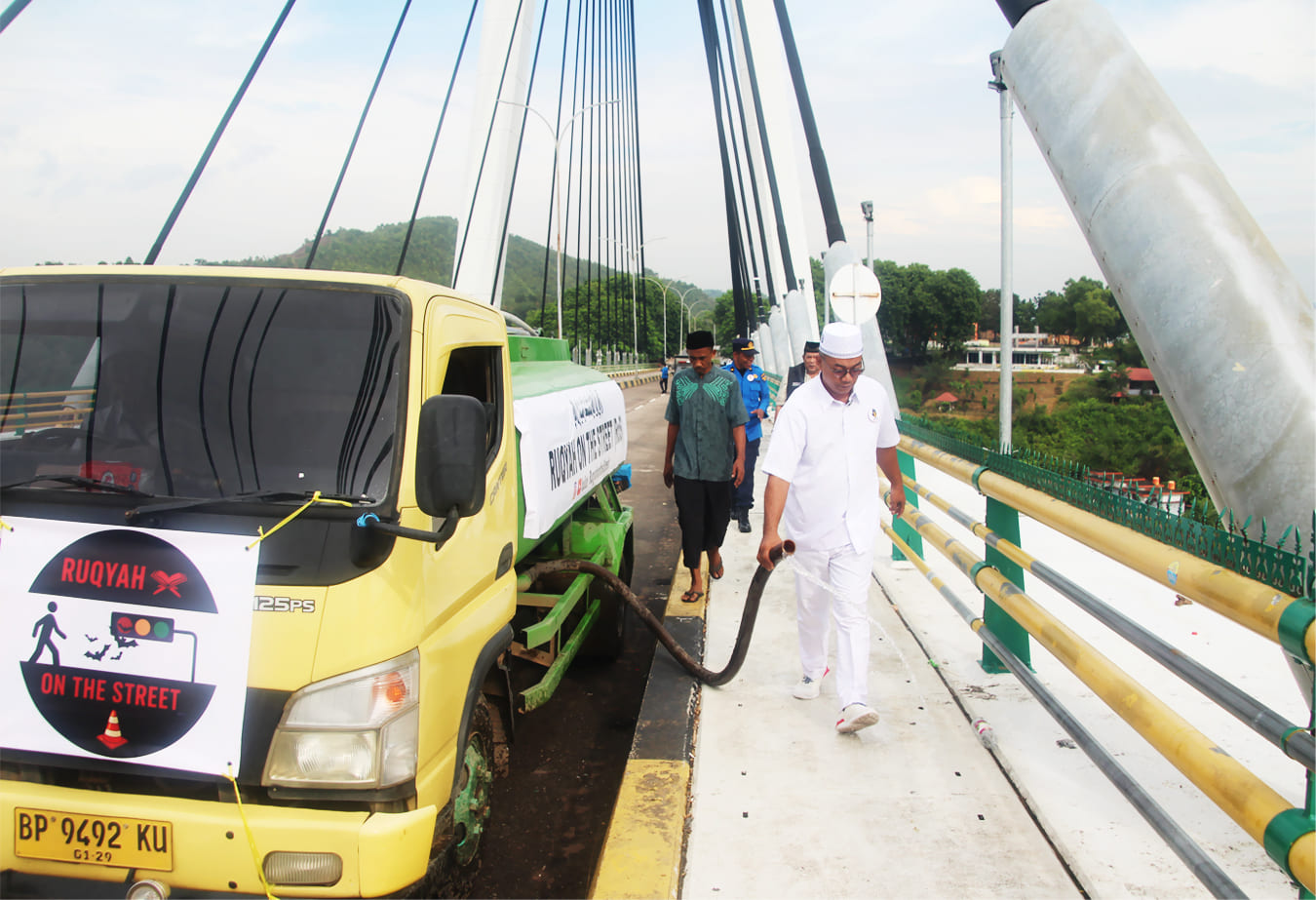 Teror Bisikan Jin Qarin, Jembatan I Barelang Diruqyah 5.000 Liter Air Ruqyah